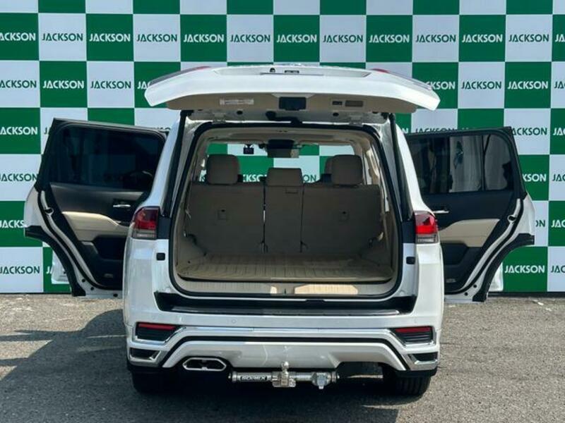LAND CRUISER