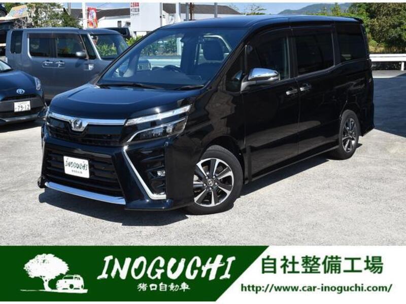 TOYOTA VOXY