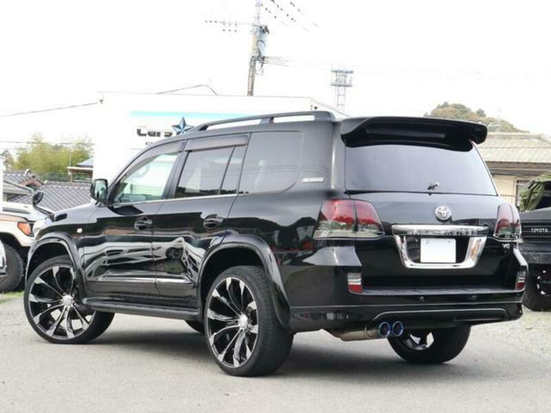 LAND CRUISER