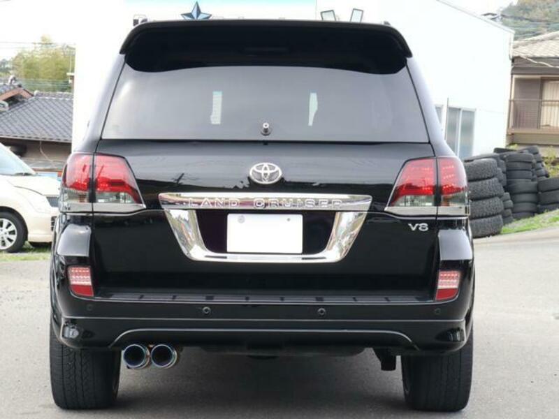LAND CRUISER