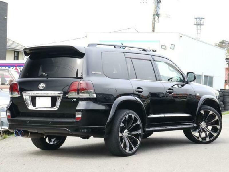 LAND CRUISER
