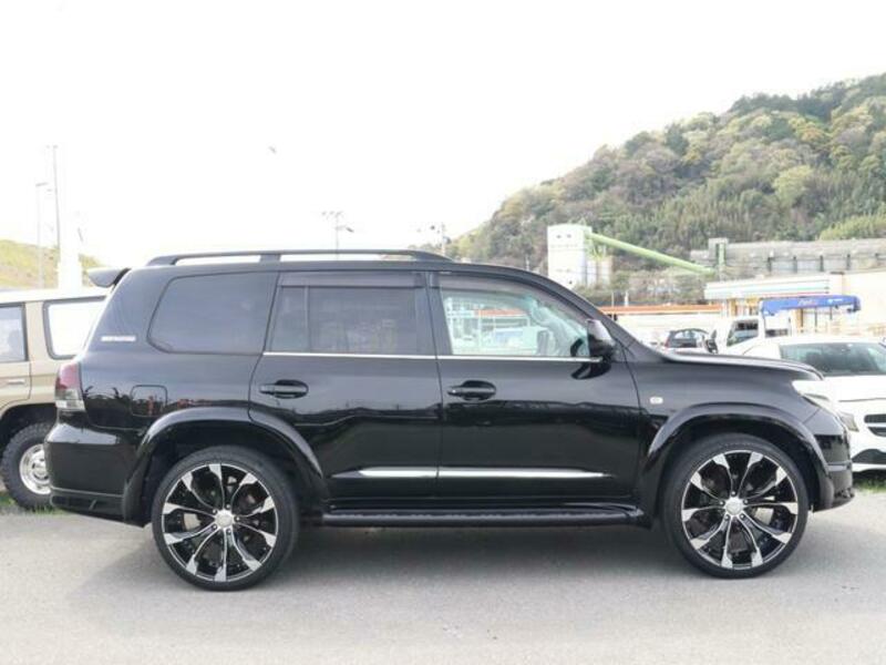 LAND CRUISER