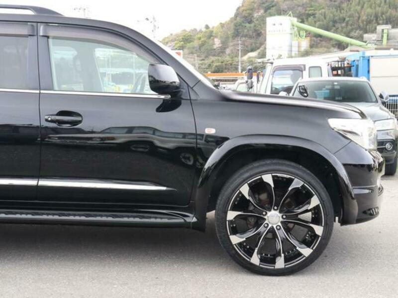 LAND CRUISER