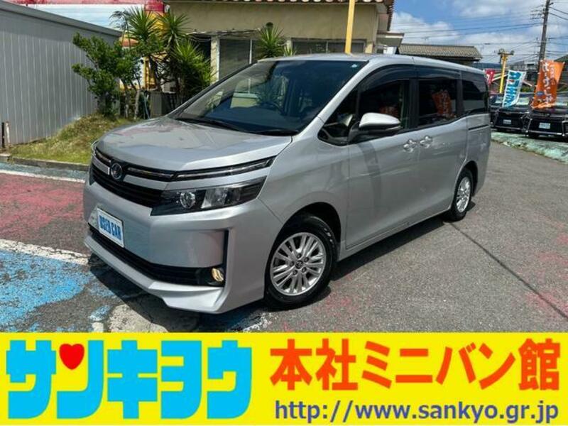 TOYOTA VOXY