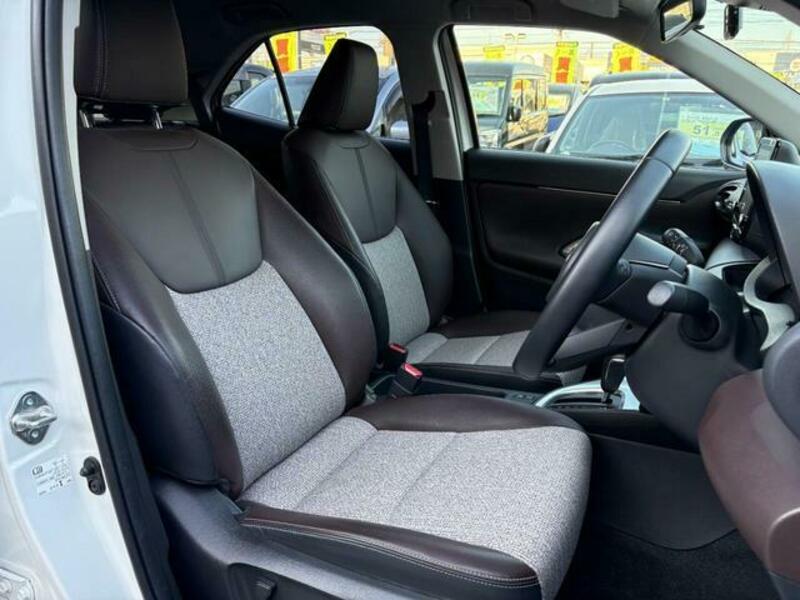 YARIS CROSS