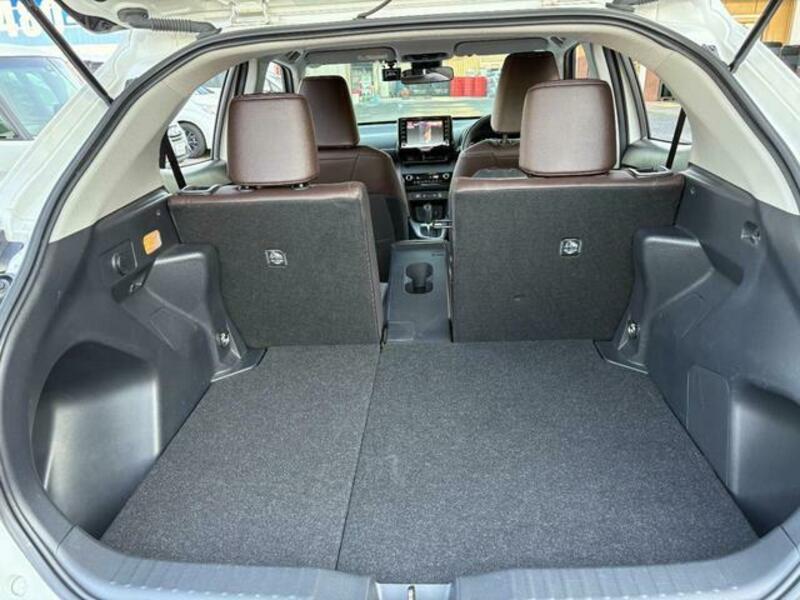 YARIS CROSS
