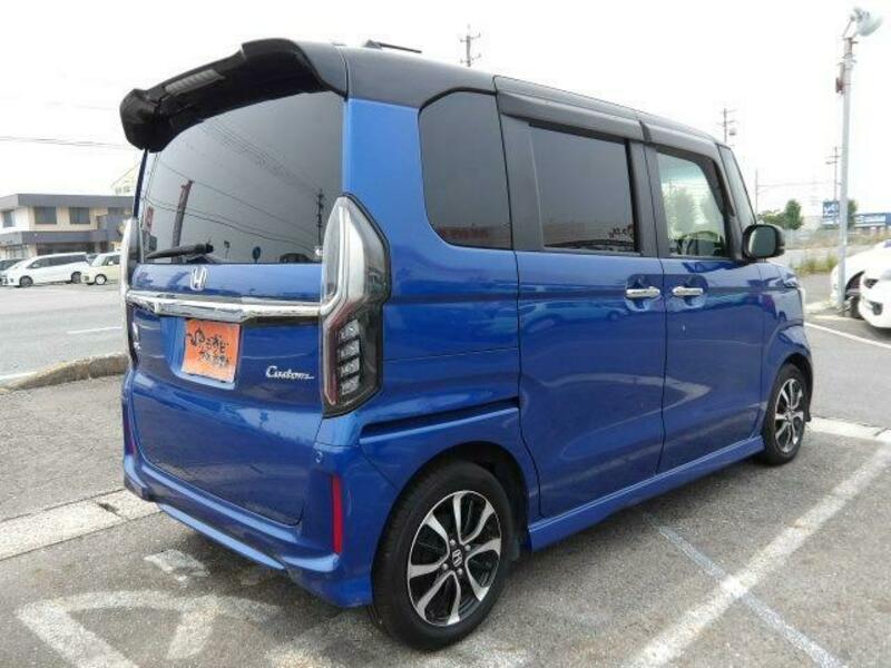 N BOX CUSTOM