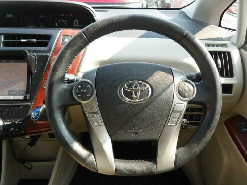 PRIUS ALPHA