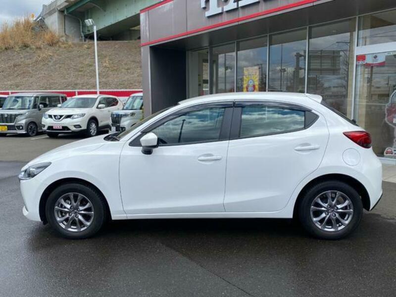 MAZDA2