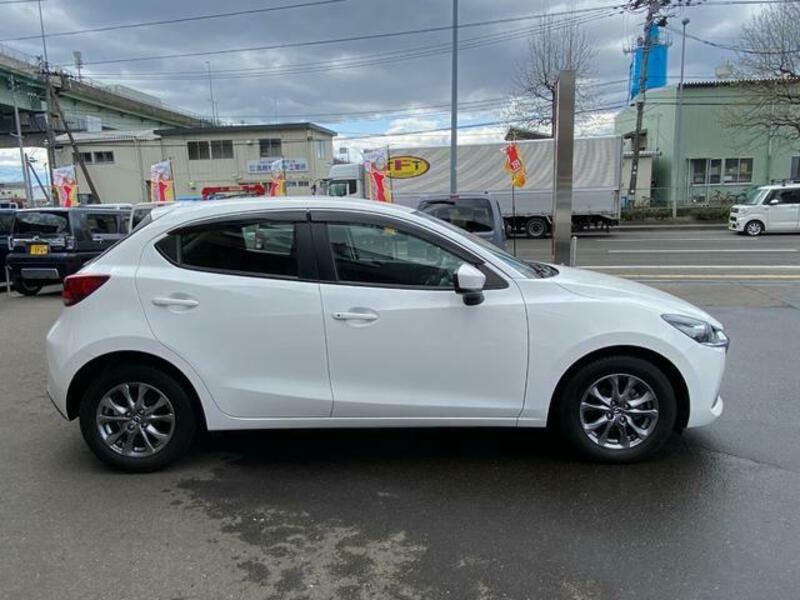 MAZDA2