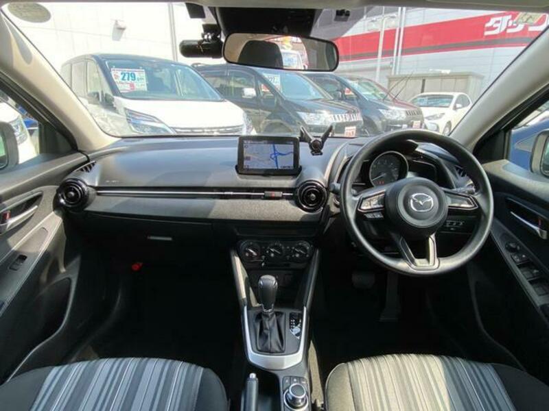 MAZDA2