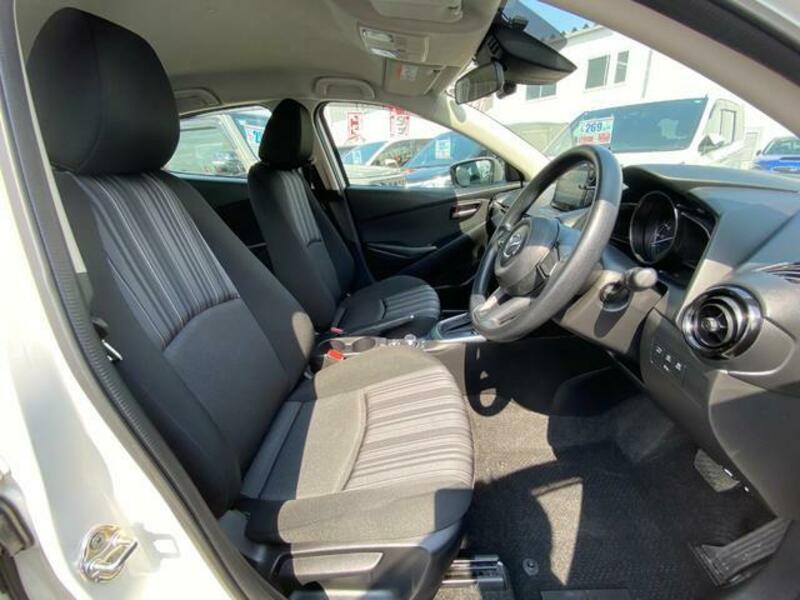 MAZDA2