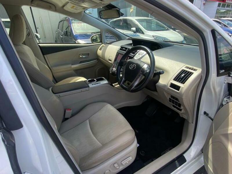PRIUS ALPHA