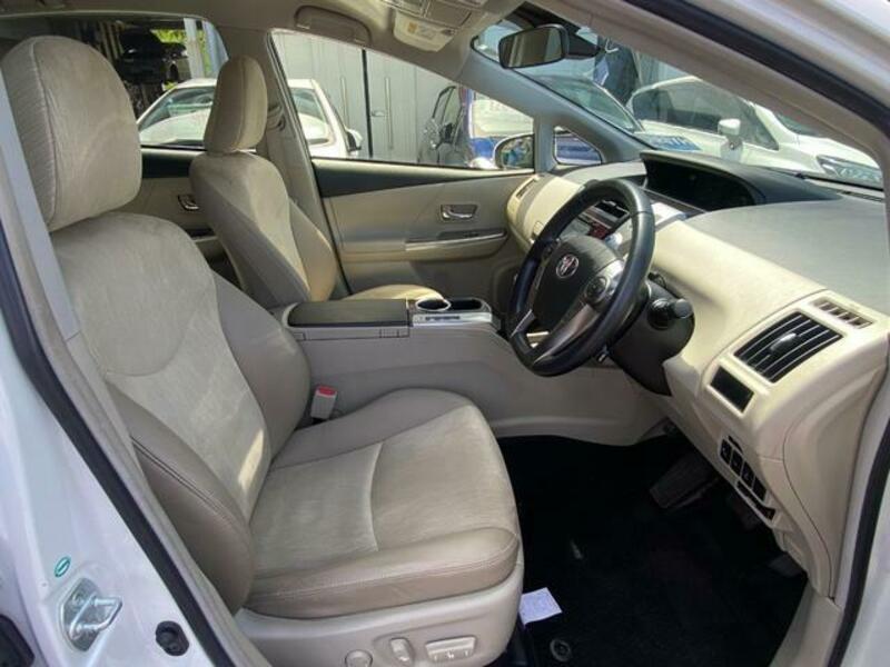 PRIUS ALPHA