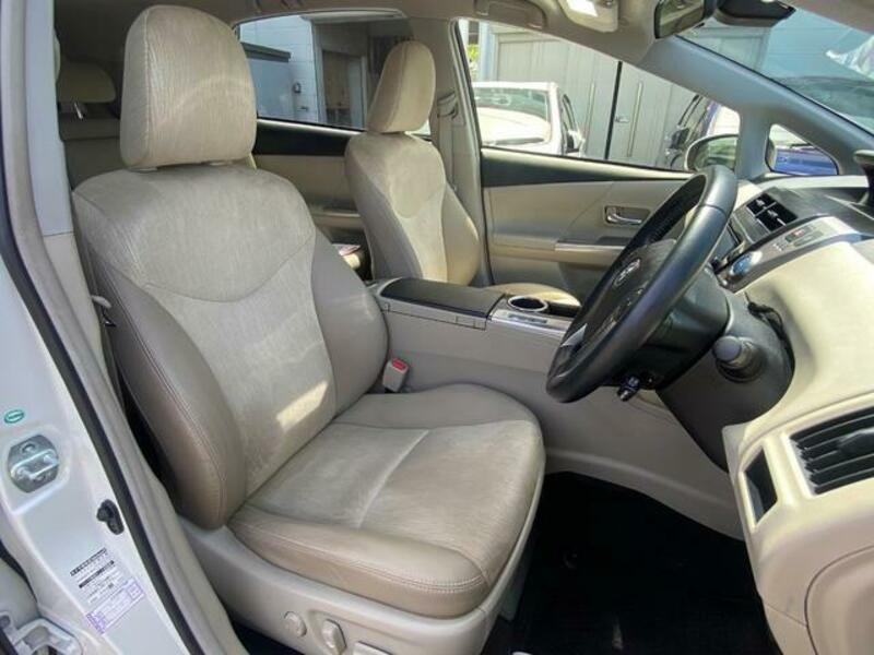 PRIUS ALPHA