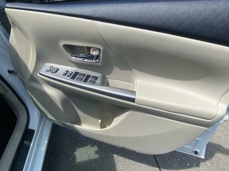 PRIUS ALPHA