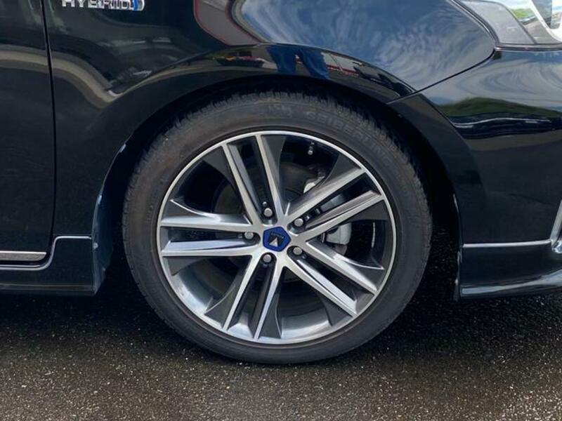 PRIUS ALPHA