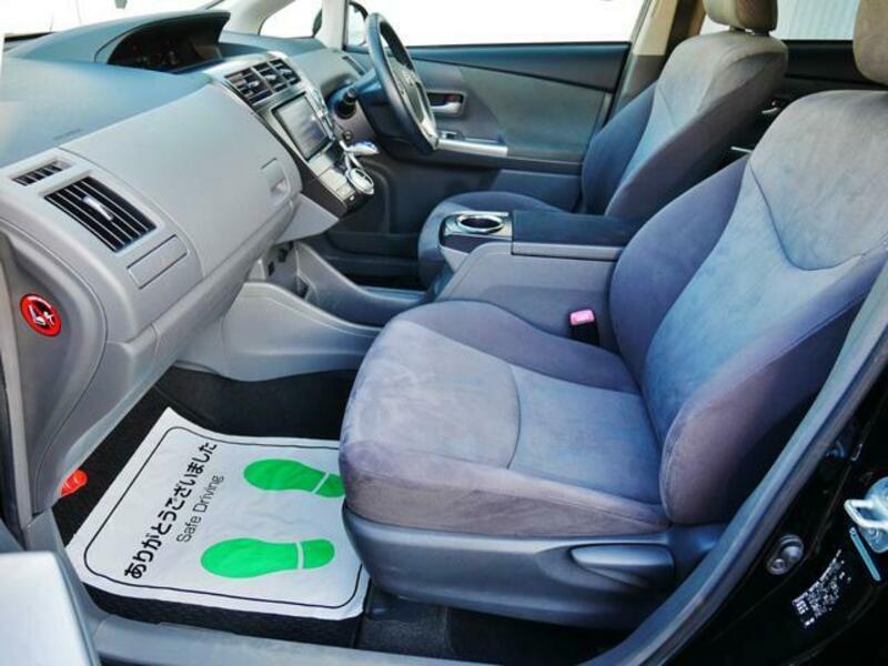 PRIUS ALPHA