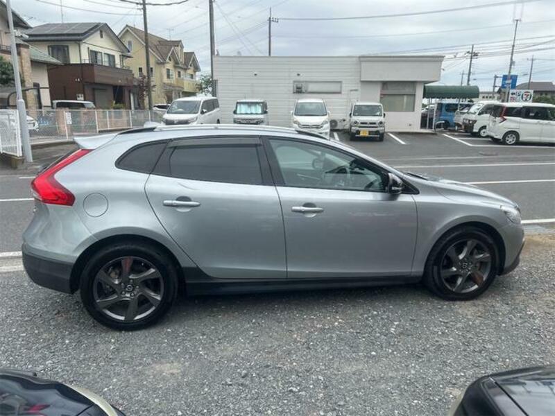V40