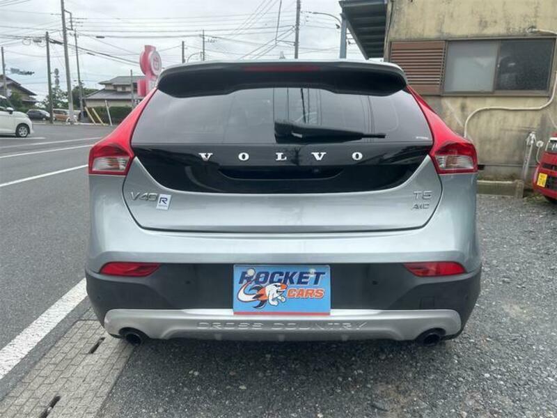 V40