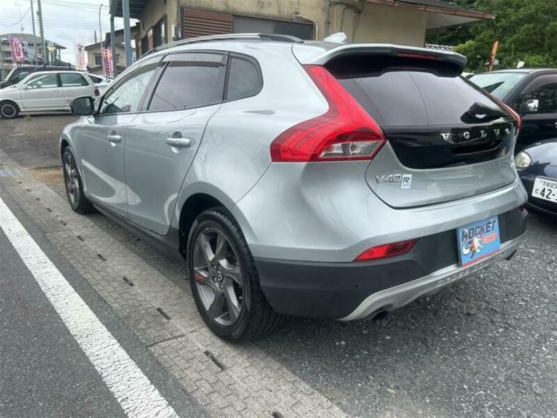 V40