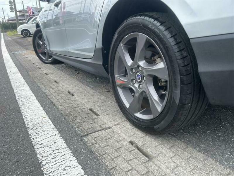 V40