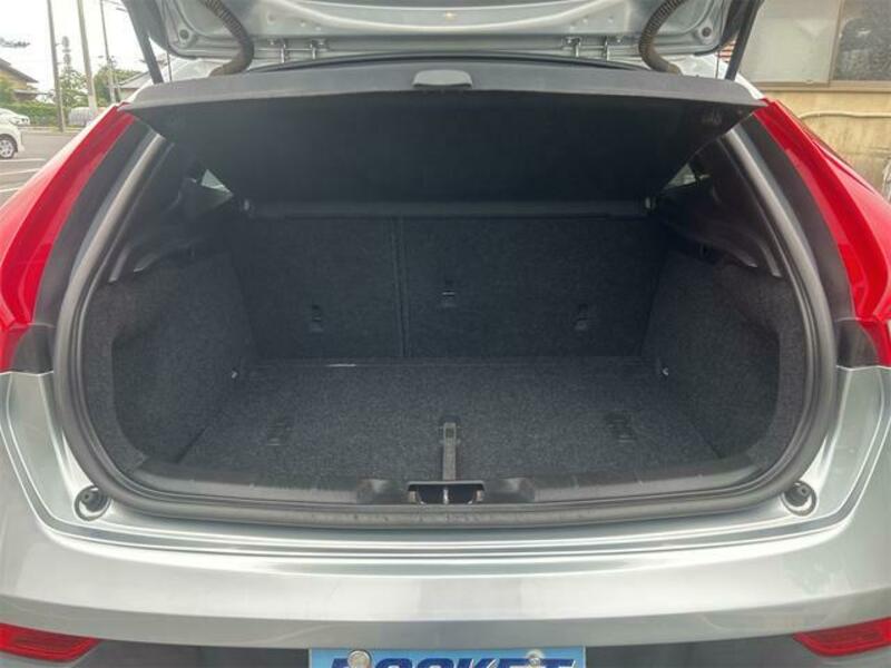 V40
