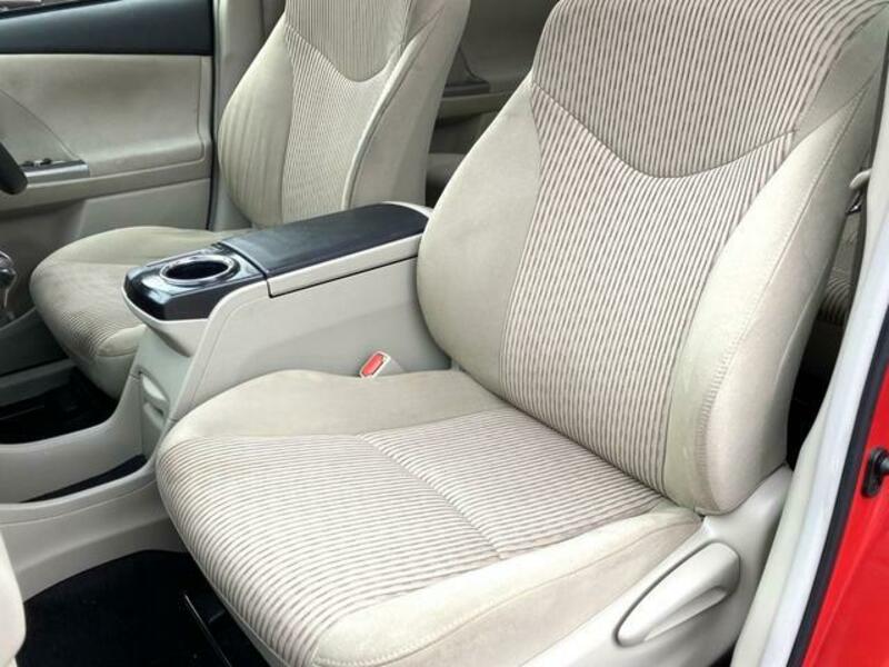 PRIUS ALPHA