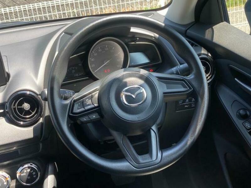 MAZDA2