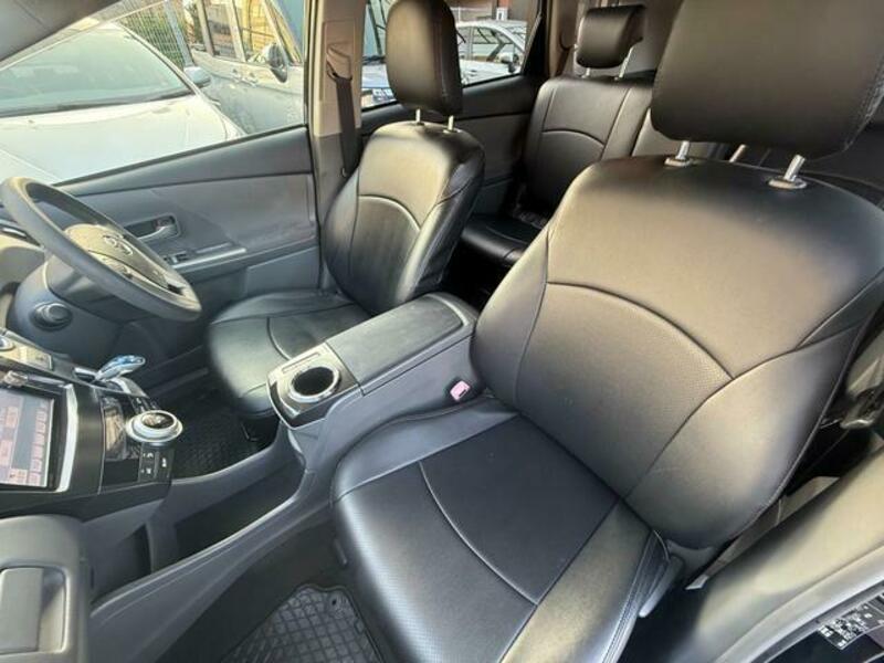 PRIUS ALPHA