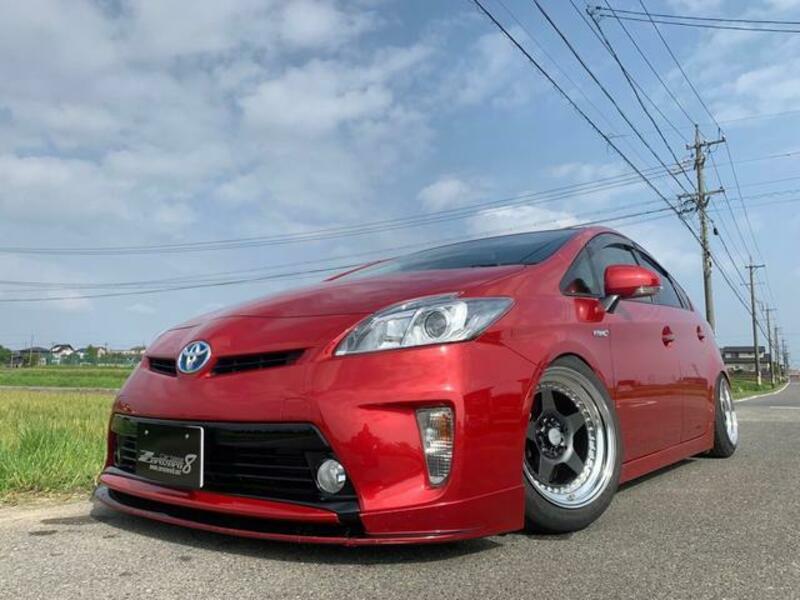 TOYOTA PRIUS