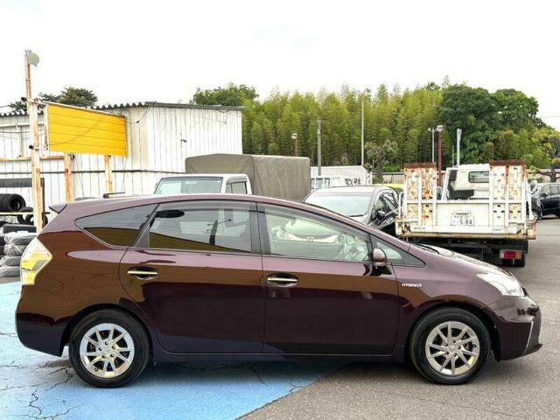 PRIUS ALPHA