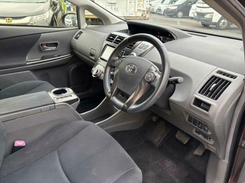 PRIUS ALPHA