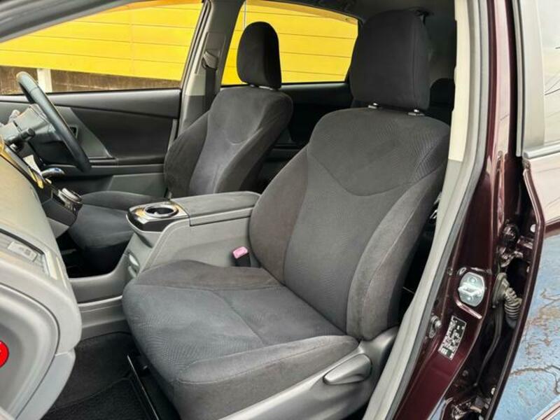 PRIUS ALPHA