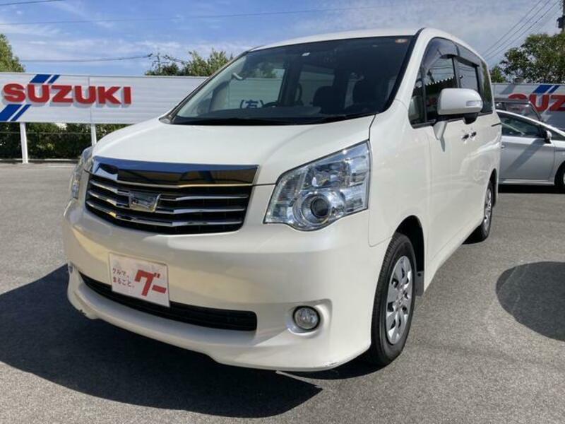 TOYOTA NOAH