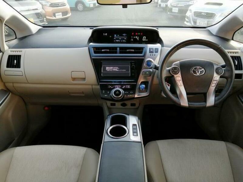 PRIUS ALPHA