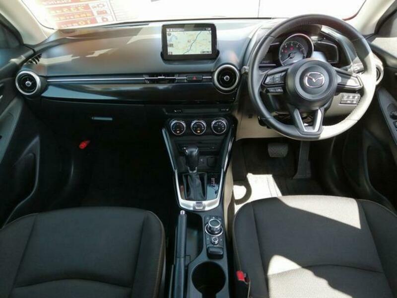 MAZDA2