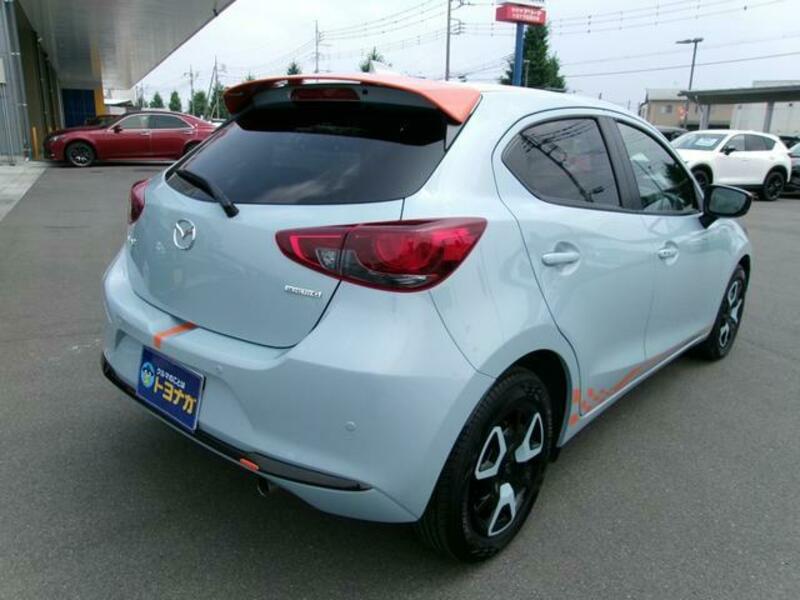 MAZDA2