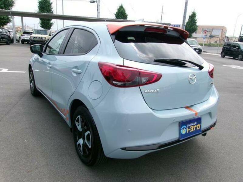 MAZDA2
