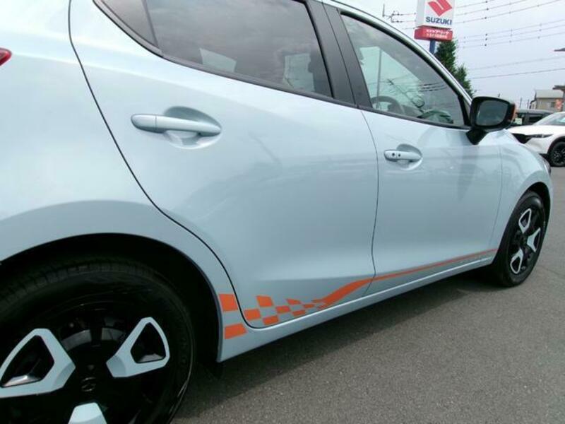 MAZDA2