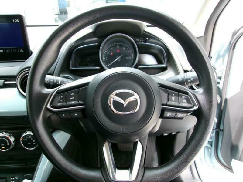 MAZDA2