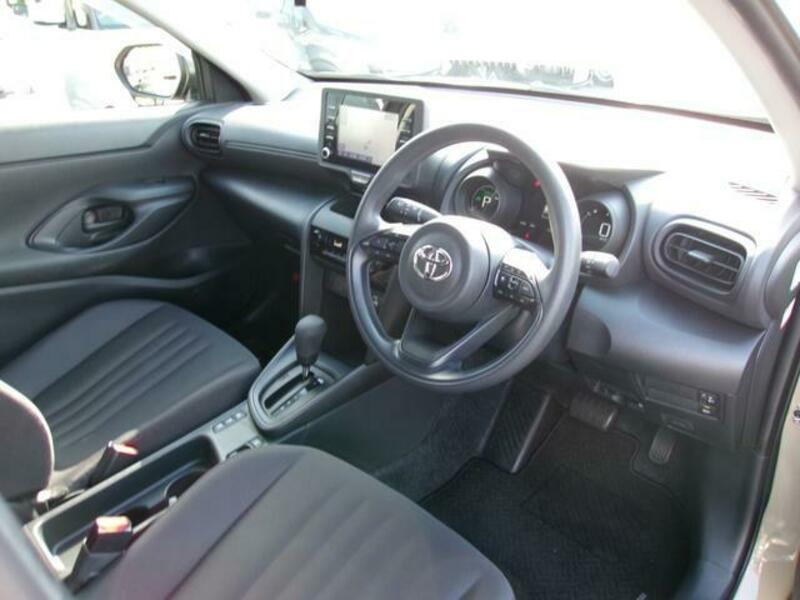 YARIS CROSS