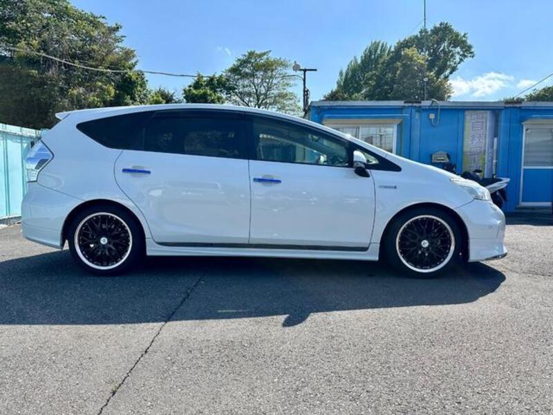 PRIUS ALPHA
