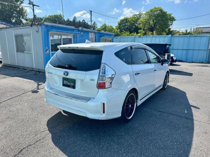 PRIUS ALPHA