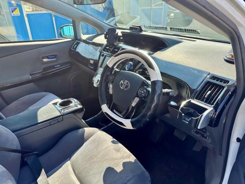 PRIUS ALPHA