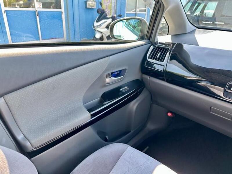 PRIUS ALPHA