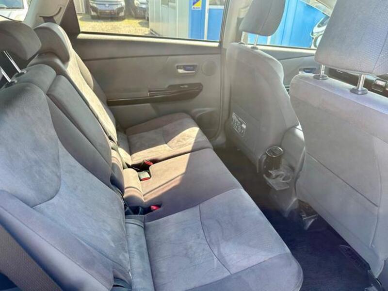 PRIUS ALPHA