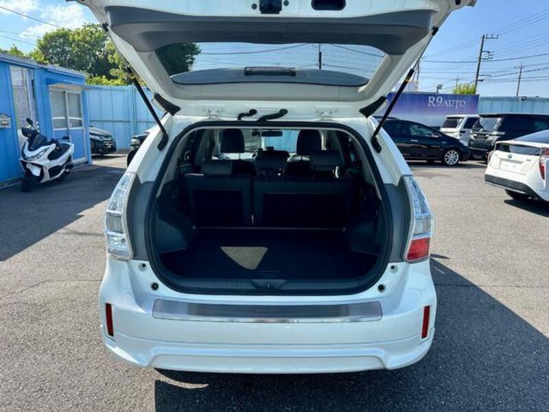 PRIUS ALPHA