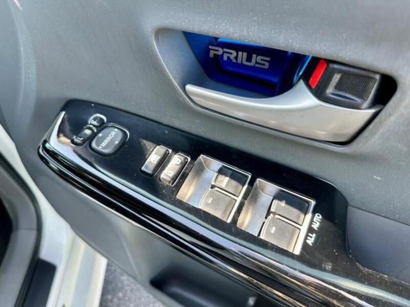 PRIUS ALPHA