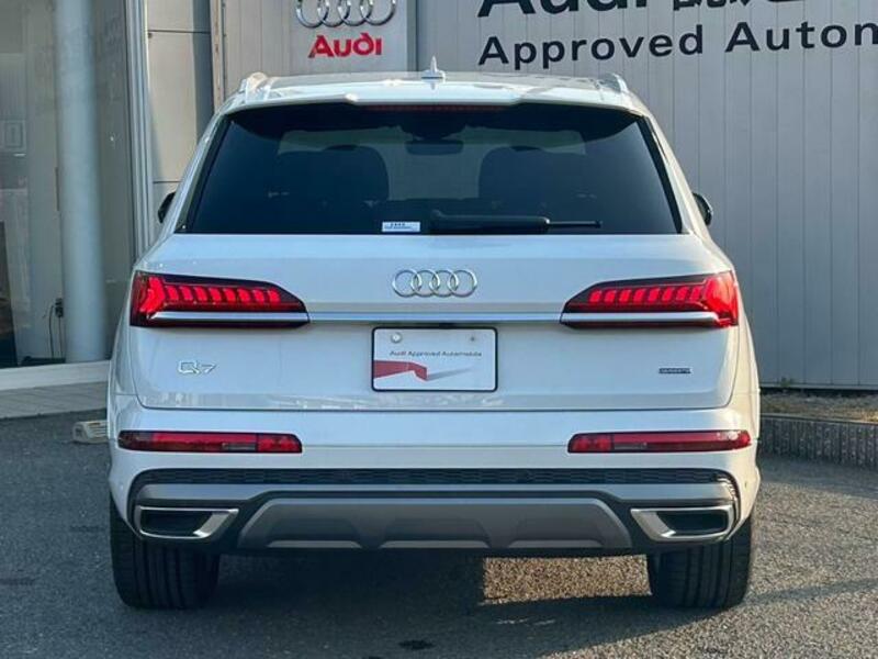 Q7